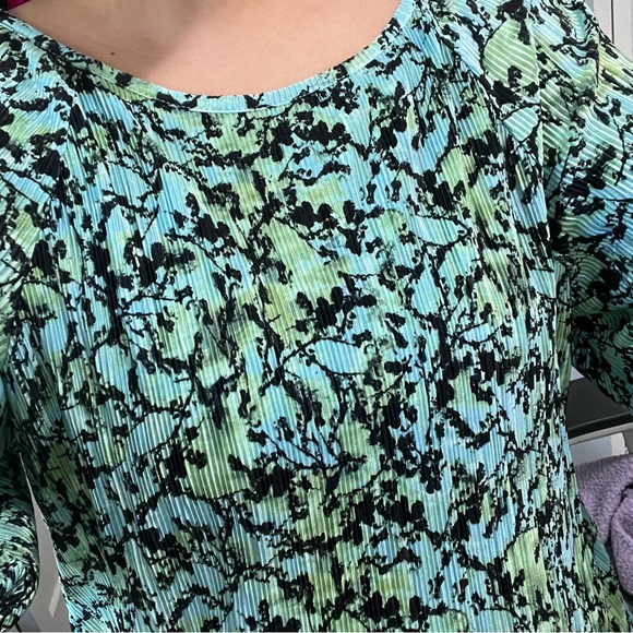 Halogen printed Plisse top - Picture 2 of 2